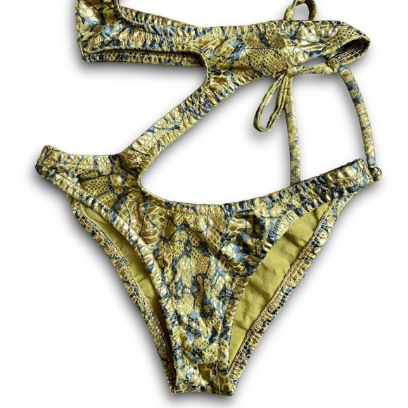 Colleen Kelly Gold Metallic One Piece Cut Out Swimsuit - Picture 3 of 3